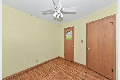 8651 W Crossfield Ave, Milwaukee, WI 53225 - Photo 16