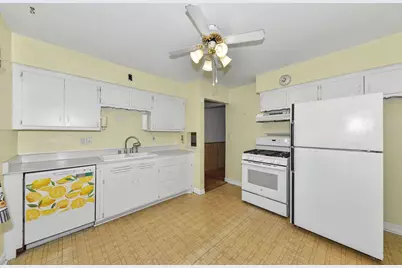 8651 W Crossfield Ave, Milwaukee, WI 53225 - Photo 8