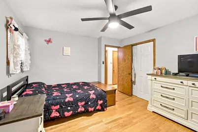 10400 W Pallottine Dr, Greenfield, WI 53228 - Photo 16