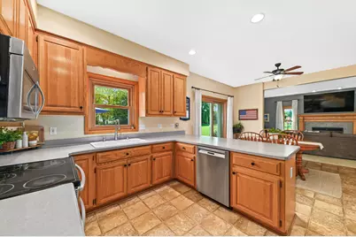 W151N10742  Preserve Pkwy, Germantown, WI 53022 - Photo 14
