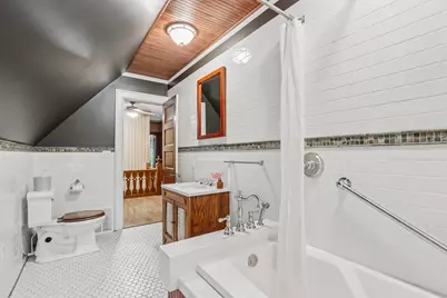 6789 N Elm Tree Rd, Glendale, WI 53217 - Photo 18