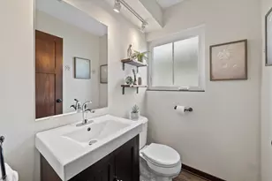 822 Skypark Dr, Hartford, WI 53027 - Photo 10
