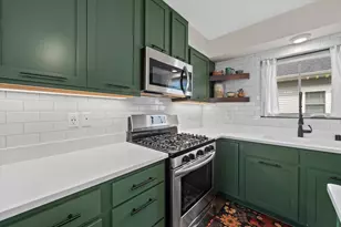 822 Skypark Dr, Hartford, WI 53027 - Photo 8
