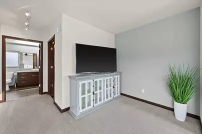 822  Skypark Dr, Hartford, WI 53027 - Photo 12