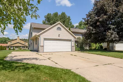 N58W23798  Hastings Ct, Sussex, WI 53089 - Photo 2