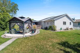 4517 Harvest Cir, Manitowoc, WI 54220 - Photo 10
