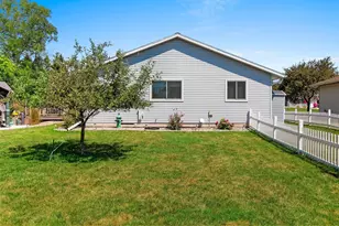 4517 Harvest Cir, Manitowoc, WI 54220 - Photo 6
