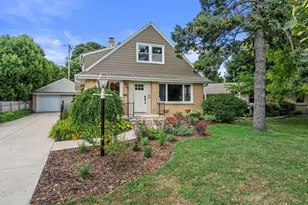 631 N 104th St, Wauwatosa, WI 53226 - Photo 30