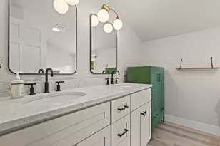 631 N 104th St, Wauwatosa, WI 53226 - Photo 18