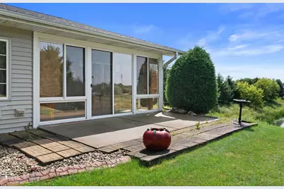 1220  Stillwater Ln, Hartford, WI 53027 - Photo 10