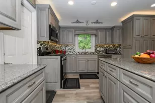 N110W15845 Catskill Ln, Germantown, WI 53022 - Photo 8