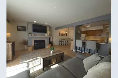 W240N2566 E Parkway Meadow Cir #3, Pewaukee, WI 53072 - Photo 2