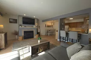 W240N2566 E Parkway Meadow Circle, Pewaukee, WI 53072 - Photo 2