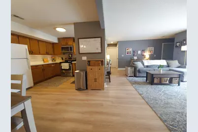 W240N2566 E Parkway Meadow Cir #3, Pewaukee, WI 53072 - Photo 4