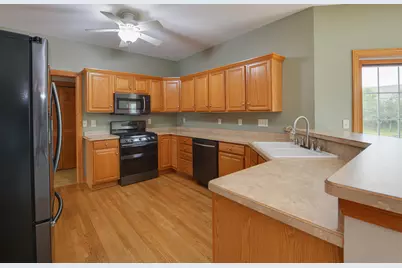 4851 W Alesci Dr, Franklin, WI 53132 - Photo 4