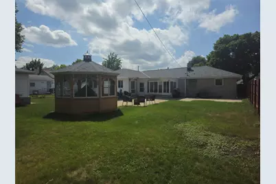 2728 S 71st St, Milwaukee, WI 53219 - Photo 8