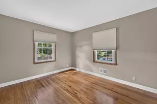 427 Susan Ln, Thiensville, WI 53092 - Photo 10