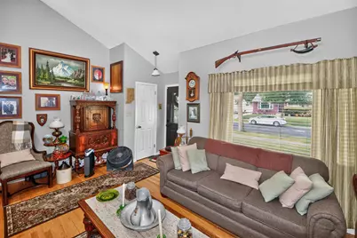 8036 W Scranton Pl, Milwaukee, WI 53218 - Photo 8
