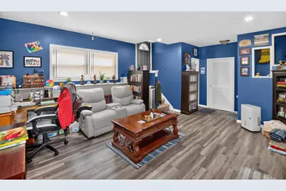 8036 W Scranton Pl, Milwaukee, WI 53218 - Photo 22