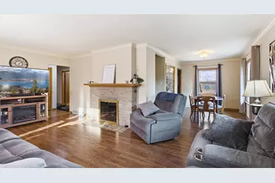 10727 W Grantosa Dr, Wauwatosa, WI 53222 - Photo 8