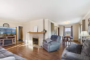 10727 W Grantosa Dr, Wauwatosa, WI 53222 - Photo 8
