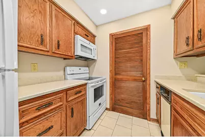 N85W15700  Ridge Rd #104, Menomonee Falls, WI 53051 - Photo 6