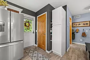 W352N5282 Lake Dr, Oconomowoc, WI 53066 - Photo 6