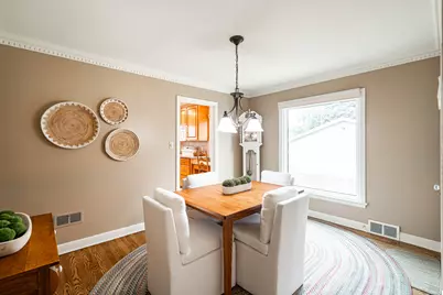 5656 N Milwaukee River Pkwy, Glendale, WI 53209 - Photo 4