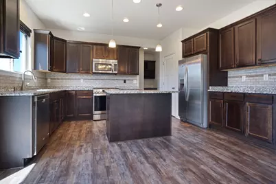 N60W13839  Weyerhaven Dr, Menomonee Falls, WI 53051 - Photo 8