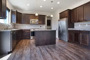 N60W13839 Weyerhaven Dr, Menomonee Falls, WI 53051 - Photo 8
