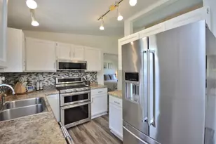 N160W19520 Clover Ln, Jackson, WI 53037 - Photo 6