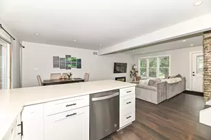 11810 W Howard Ave, Greenfield, WI 53228 - Photo 10