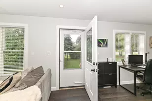 11810 W Howard Ave, Greenfield, WI 53228 - Photo 20
