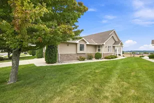 118 Summit Ct, Columbus, WI 53925 - Photo 1