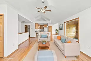 118 Summit Ct, Columbus, WI 53925 - Photo 6