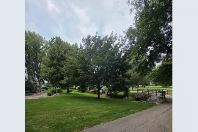 417  Larkspur Ln, Onalaska, WI 54650 - Photo 2
