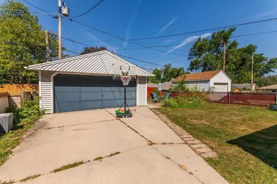 735 N 112th St, Wauwatosa, WI 53226 - Photo 28