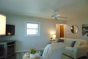 2630 S 94th St, West Allis, WI 53227 - Photo 10