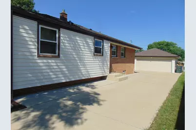 2630 S 94th St, West Allis, WI 53227 - Photo 40