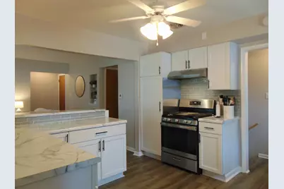 2630 S 94th St, West Allis, WI 53227 - Photo 6