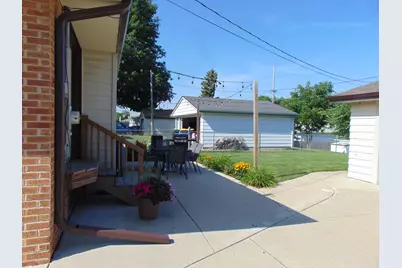 2630 S 94th St, West Allis, WI 53227 - Photo 38