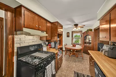 136 N 123rd St, Wauwatosa, WI 53226 - Photo 8