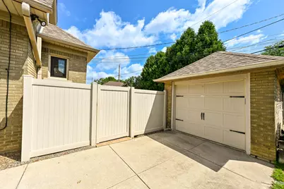 2454  Lefeber Ave, Wauwatosa, WI 53213 - Photo 32