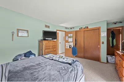 9224 N Fairy Chasm Ln, Brown Deer, WI 53223 - Photo 16