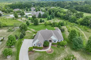 20110 Settler's Hollow Ln, New Berlin, WI 53146 - Photo 1