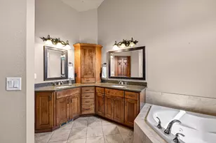 20110 Settler's Hollow Ln, New Berlin, WI 53146 - Photo 26