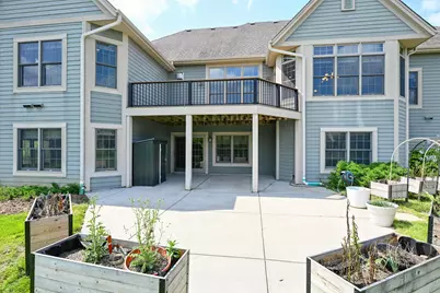 20110  Settlers Hollow Ln, New Berlin, WI 53146 - Photo 4