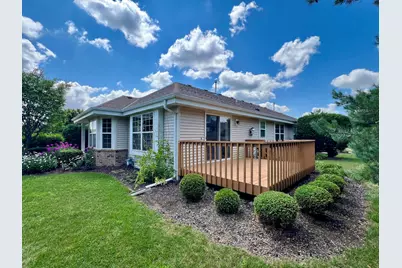 W141N9757  Knollcrest Cir, Germantown, WI 53022 - Photo 2