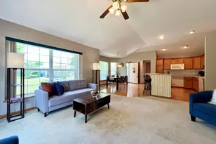 W141N9757 Knollcrest Cir, Germantown, WI 53022 - Photo 12