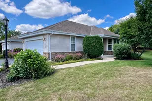 W141N9757 Knollcrest Cir, Germantown, WI 53022 - Photo 1